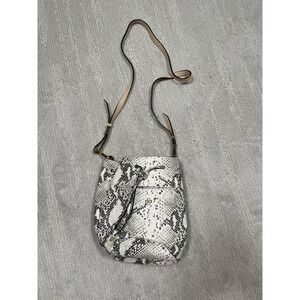 ANN TAYLOR Silver Snakeskin Leather Drawstring Shoulder Crossbody Bag Purse‎ NWT